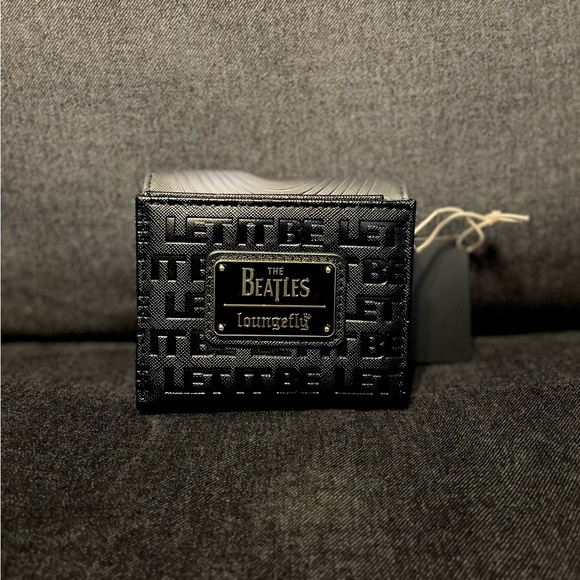 Loungefly The Beatles vinyl record crossbody & wallet - Picture 10 of 12